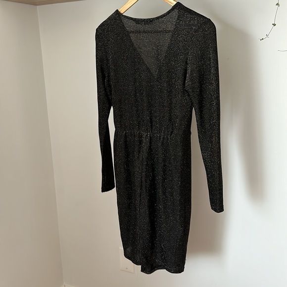 Gorgeous black dress with sparkle. - Picture 7 of 8